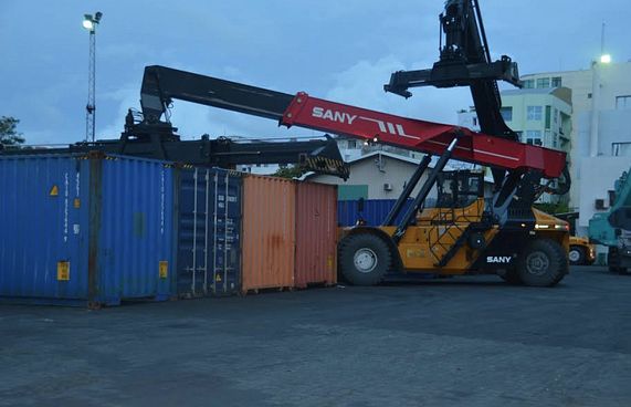 ފޯކްލިފްޓްގެ ދަށުވެ ފައި ޗިސްވި މީހާގެ ފައި ބުރިކޮށްފި