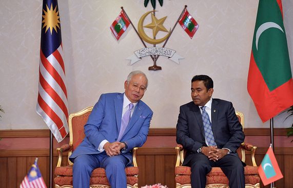 ކޮރަޕްޝަނާ މެލޭޝިއާ ދެކޮޅު، ދިވެހިން ވެސް އެގޮތުގައި