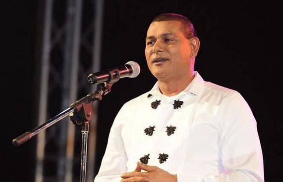 ފަސްޓް ލޭޑީއަށް ސިޔާމް ކުރެއްވި ތައުރީފަށް ފާޑުކިއުން!