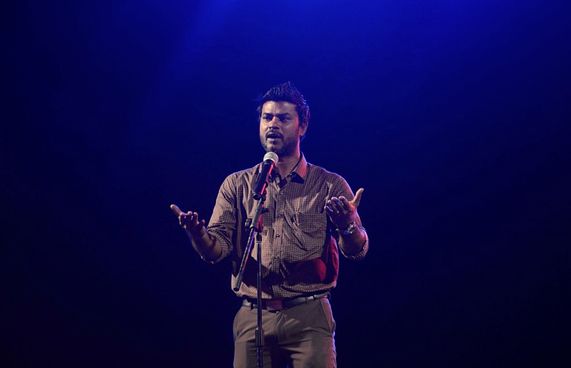 ކުރީގެ ތަރުޖަމާނު މުއާޒު ހުޅުމާލެ ދާއިރާއަށް ކުރިމަތިލައްވަނީ