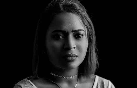 ވަޒީފާއަކާ ހެދި ނިއުމާއަށް ފުރައްސާރައިގެ ދޮޅު ހާސް ކޯލް!