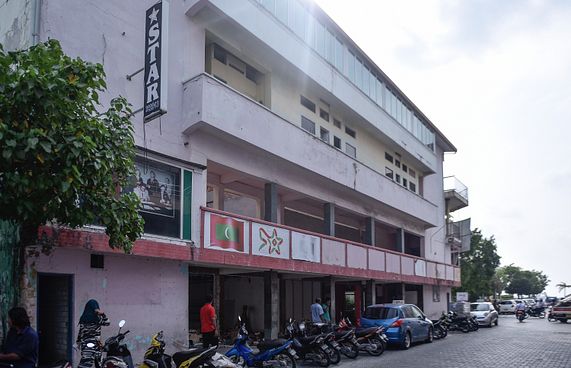 ސްޓާ ސިނަމާ ތަޅާލައި 15 ބުރީގެ އިމާރާތެއް