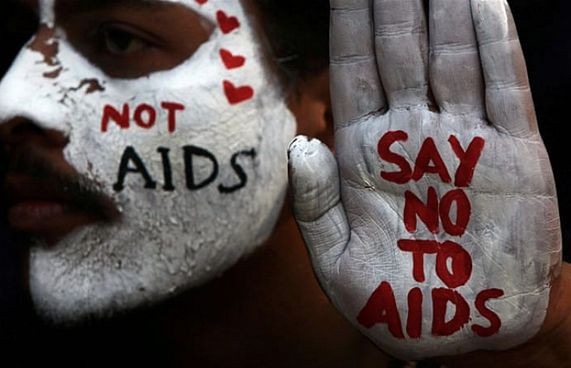 ލައިސަންސް ނެތް ޑޮކްޓަރެއްގެ ފަރާތުން 40 މީހުންނަށް އެޗްއައިވީ