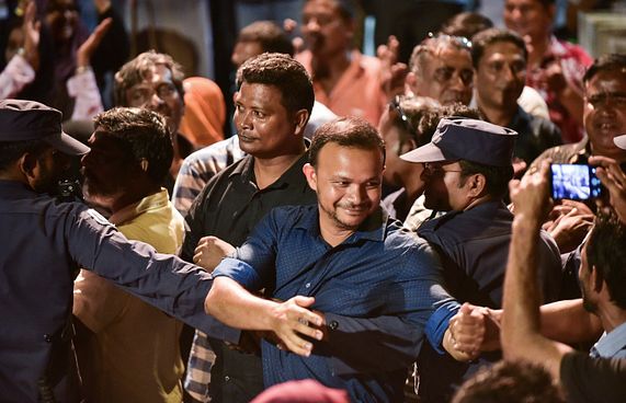 އަލީ ހުސައިނަށް 3 ތުހުމަތެއް، ނާދިރާ އަށް ދެ ތުހުމަތު