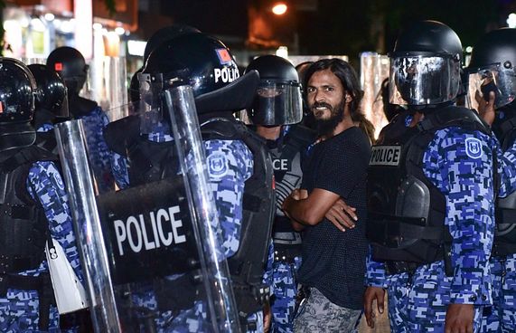 މެމްބަރު ފަލާހަށް ބިރުދައްކައިގެން ސުމިތު ހައްޔަރުކޮށްފި