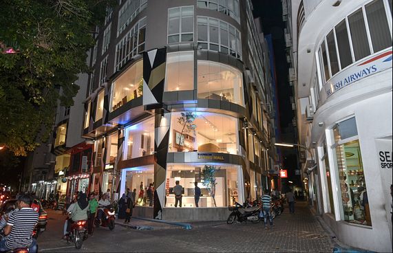 ރެއިންބޯގެ އަހަރީ ސޭލް: އެއްވަނައަށް ފަހުގެ އައިފޯނެއް