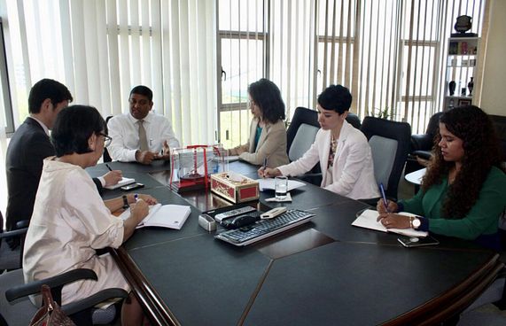 އދ.ގެ ޓީމުން ޝައިނީއާ އެކު ބައްދަލުވުމެއް