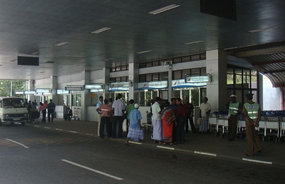 ލަންކާގެ މައި އެއާޕޯޓްގެ އެންޓްރެންސް ހިސާރުކޮށްފި