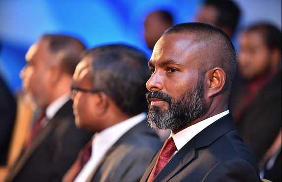 ޑީޑީ ފަނޑިޔާރުކަމުން ވަކިކުރަން މަޖިލިހުން ފާސްކޮށްފި