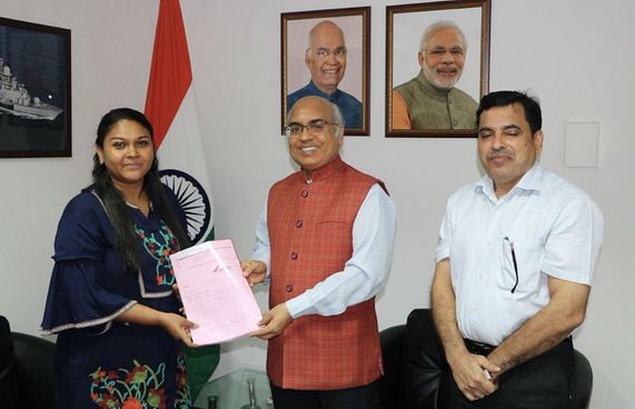 ސީއެޗްއެސްއީގެ ޕްރިންސިޕަލަށް އިންޑިއާއިން އެވޯޑެއް ދެނީ