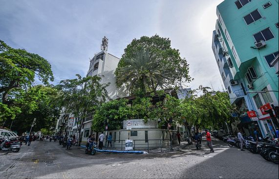 މާލޭގައި އަވަށު އޮފީސްތައް އަލުން ހިންގަނީ