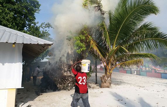އަލިތަކުރުފާނު އިންދެވި ކާނިގަހުގައި ރޯކޮށްލައިފި