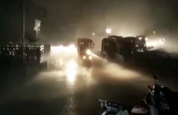 ހިރަފުހުގެ ތޫފާނެއްގައި އިންޑިއާ އިން 74 މީހުން މަރު