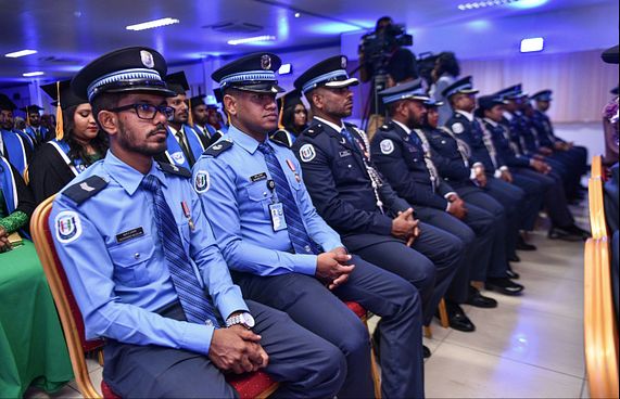 ޖުމްހޫރީ 50 ގެ މެޑަލެއް ހުރިހާ ފުލުހުންނަށް ދެނީ