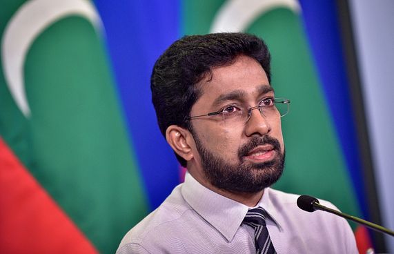 އަޒްލީން ޕީޕީއެމުން ވަކިކުރަން ނިންމައިފި