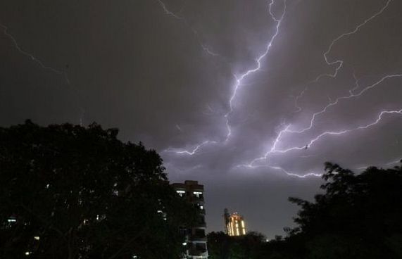 ހޮނު އަޅައިގެން އިންޑިއާ އިން 50 މީހުން މަރުވެއްޖެ