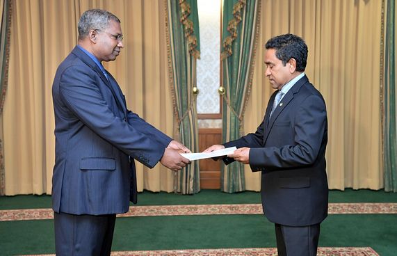 ޖުނެއިދު އަނެއްކާ ވެސް ކަސްޓަމްސް އަށް