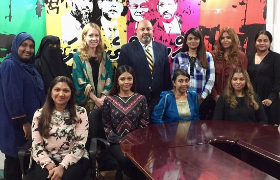 ސިޔާސީއިދިކޮޅުލީޑަރުންގެ އަނބިންނާ ކެޝަޕް ބައްދަލުކޮށްފި