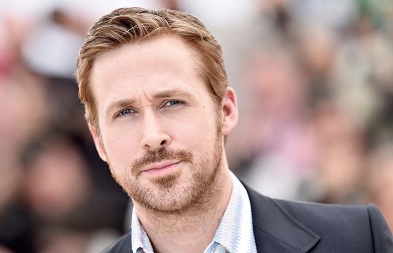 ރަޔަން ގޮޒްލިންއަކީ ނީލް އާމްސްޓްރޯންގް