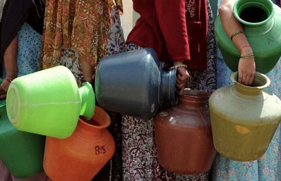 އިންޑިއާ ބޮޑު ކަރުހިއްކުމަކަށް ހިނގައިދާނެކަމުގެ ބިރު!