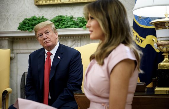 އާއިލާއާ ވަކިކޮށްފައިވާ ކުދިންނާ މެލަނިއާ ބައްދަލުކުރަނީ