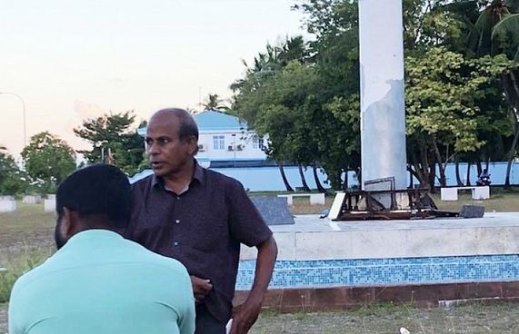 އަބުހަރީ ޒުހައިރުގެ ގޭގެ ބިއްލޫރި ތަޅާލައިފި