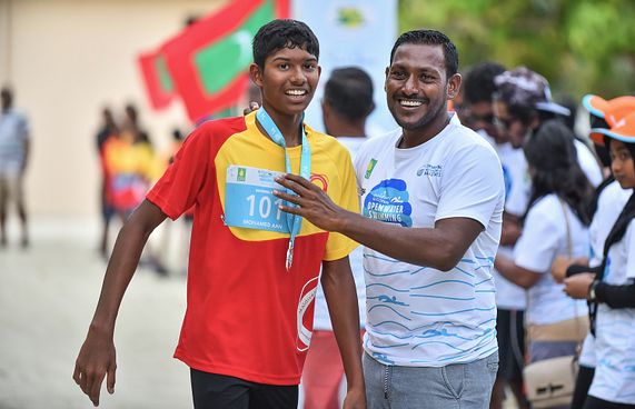 އެކުއަތެލޯންގެ ޗެމްޕިއަންކަން ޖޫނިއާ ދެ ކުދިންނަށް