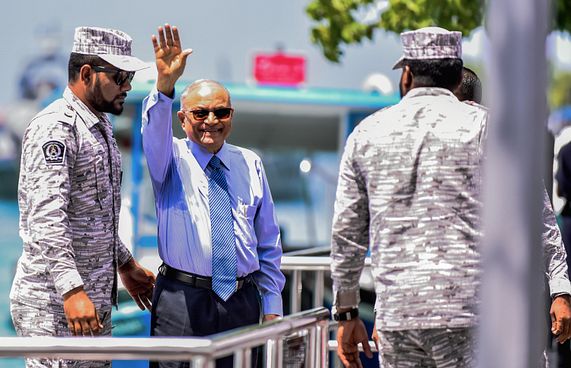 އަޅުވެތި ނުވެ، މައުމޫން ގެއަށް ބަދަލުކޮށްދީ: މަހްލޫފް