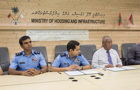 ފުލުހުން ސިނަމާލެ ފްލެޓްތައް ބަލަހައްޓަން ފަށައިފި