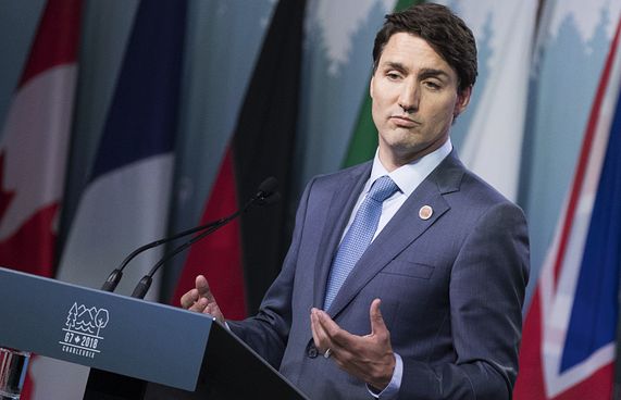 ޕާޓީގެ ކޯޅުމާ ހެދި ކެނެޑާގެ ބޮޑުވަޒީރު އިސްތިއުފާ ދެނީ