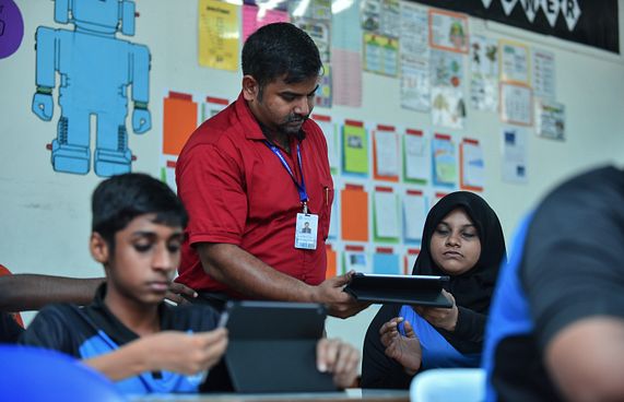 ސްކޫލުގައި ޓެބްލެޓް ބޭނުންކުރުމުގެ ވިސްނުން އެބަހުރި