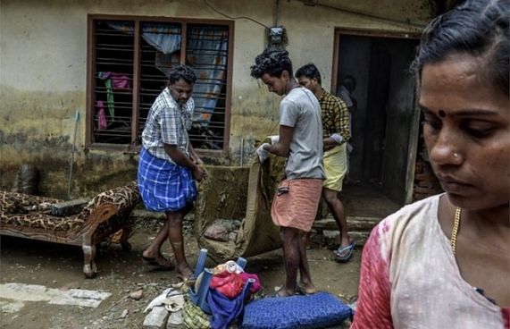 ކެރަލާގެ ފެންގަނޑު ހިނދެމުންދާ އިރު ހަރުފައިގެ ބިރުވެރިކަން