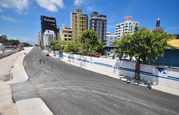 މާލޭގައި 4،000 އަށް ވުރެ ގިނަ ގަސް އިންދަނީ