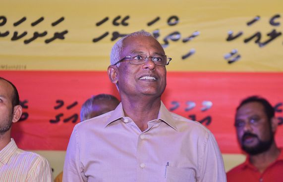 އިބޫގެ ތައުލީމީ ސިޔާސަތު:ލުއި ލޯނާއި ގިނަ ސްކޮލާޝިޕް