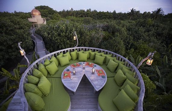 ސޮނެވާގެ "ބެއާފުޓް ބުކް-ސެލާ" މަގާމަށް ޑިމާންޑް ބޮޑު