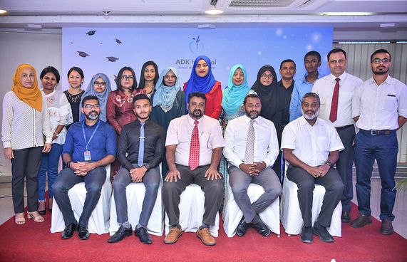 އޭޑީކޭ ހެލްތް ސްކޫލުން 12ދަރިވަރަކު ދަސްވެނިވެއްޖެ