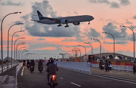 ބްރިޖުގެ ލައިޓުތައް ނުދިއްލޭތީ ސަމާލުވާން އެދިއްޖެ