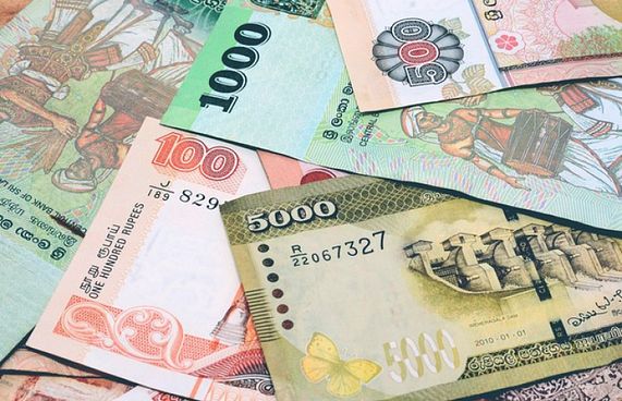 ސިޔާސީ ހަމަނުޖެހުންގަނޑާއެކު ލަންކާ ރުޕީސްގެ އަގުދަށަށް