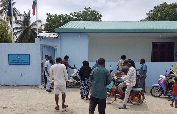 އައިޑީކާޑު "ވިއްކި" ކަމަށް ބުނެ ބަޔަކު ހައްޔަރުކޮށްފި