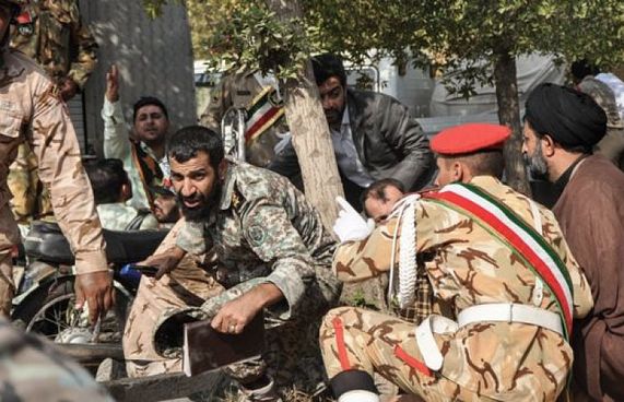 އީރާނުގެ އަސްކަރީ ޕެރޭޑަށް ދިން ހަމަލާގައި 24 މަރު