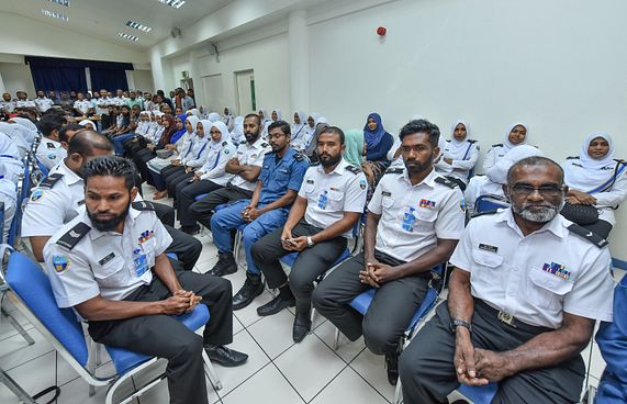 ދީނާ ހިލާފު ފޮތްތަކެއް ވިއްކަނިކޮށް އަތުލައިފި