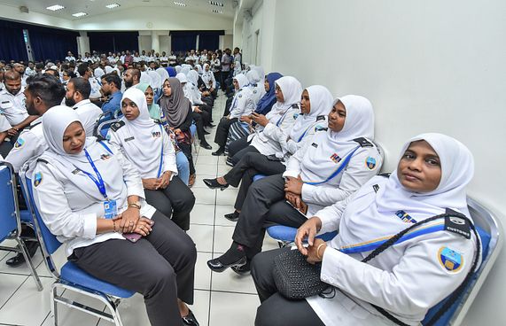 ކަސްޓަމްސްގެ 22 މަގާމަކަށް 1،200 އެއްހާ މީހުން!