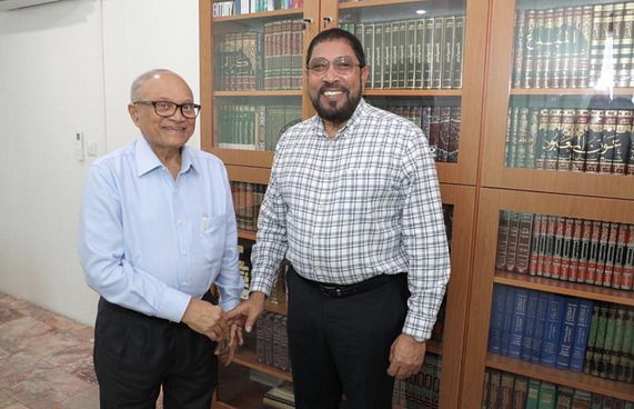 "މައުމޫން ބޭނުން ނުވި ނަމަ ޑިމޮކްރަސީއެއް ނުގެނެވޭނެ"