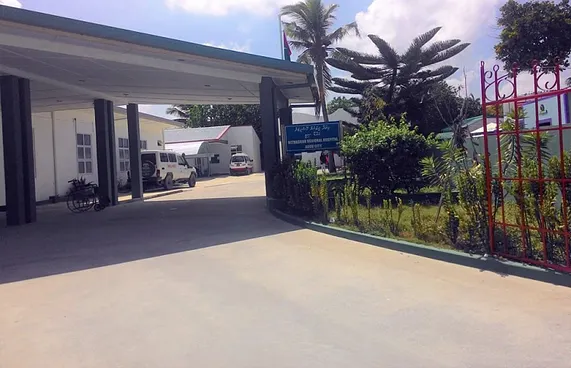 މެޑިކަލް އޮފިސަރުންނާއި ފިޒިއޮތެރަޕިސްޓުން ހޯދަނީ