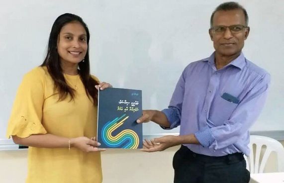 ޑރ.އައިޝާ، ތައުލީމީ ދާއިރާއަށް ޚާއްސަ ފޮތެއް ނެރެފި