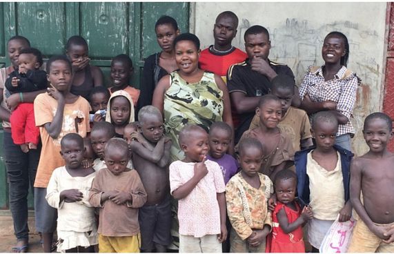 އުމުރުން 40 އަހަރު، 38 ދަރިން އެބަތިބި