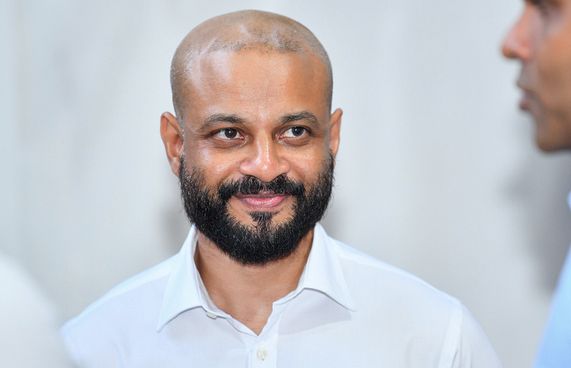 ފާރިސް ރިޔާސީ ރޭހަށް ނުކުންނަވަނީ އަމިއްލަ ގޮތުން