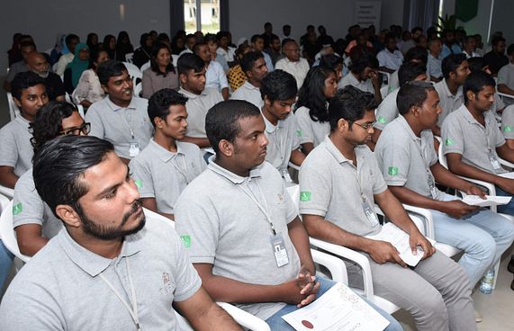 ޓިވެކުގެ ފުރަތަމަ ބެޗުން 44ދަރިވަރަކު ގްރެޖުއޭޓުވެއްޖެ