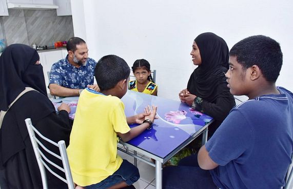 އިމްރާންގެ ފުރަތަމަ ބައްދަލުވުން އަބްދުﷲ އާއިލާއާ އެކު