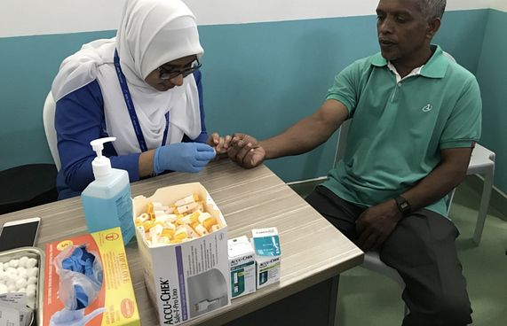 އޭޑީކޭއިން ހިލޭ ހެލްތު ސްކްރީން ކޮށްދެނީ